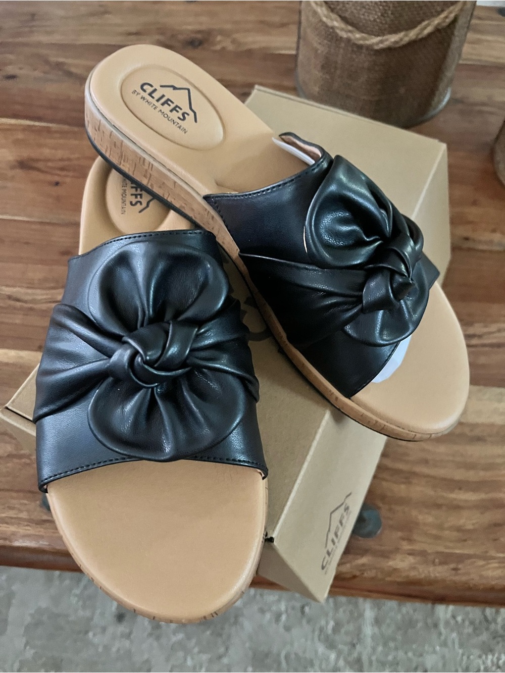 Cliffs by WHITE MOUNTAIN Black Knot Slide Sandals with Tan Footbed